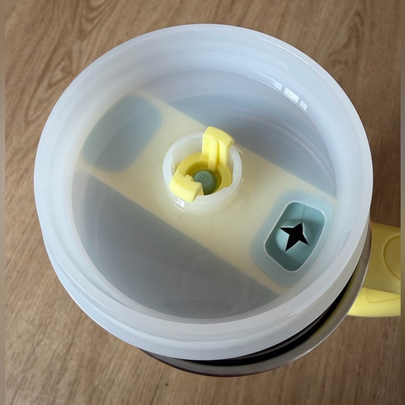 Stanley Yellow Insulated Mug 40 oz - Picture 5 of 6